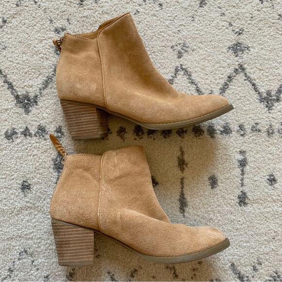 American Eagle Light Tan Faux Suede Ankle Boots - Picture 9 of 10